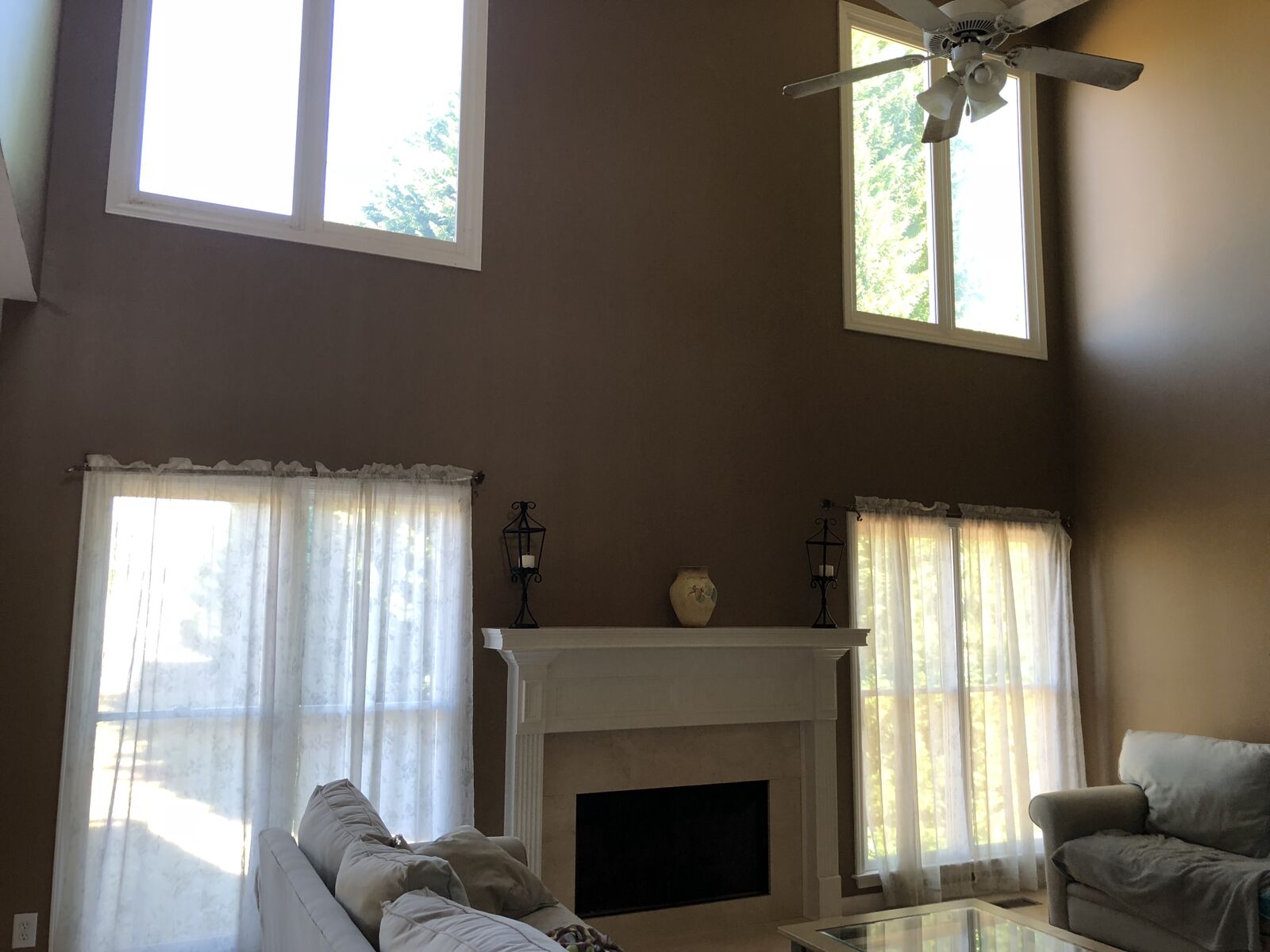 Canton living room before renovation