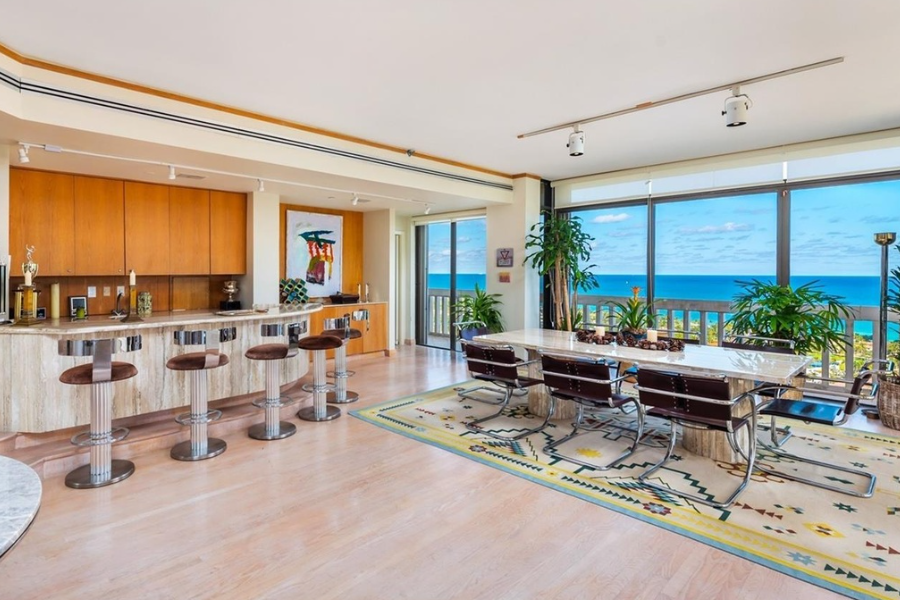 indoors kitchen airbnb oceanview dscr aventura, fl